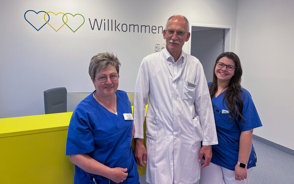 Stomatherapeutin Marlene Settele, Dr. Ernst Horling, Aylin Walter, MFA.  | © Kliniken Ostallgäu-Kaufbeuren